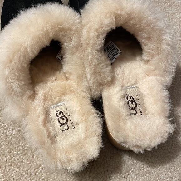 Ugg slip in - Picture 2 of 4